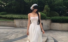 佛山女生当街激吻门